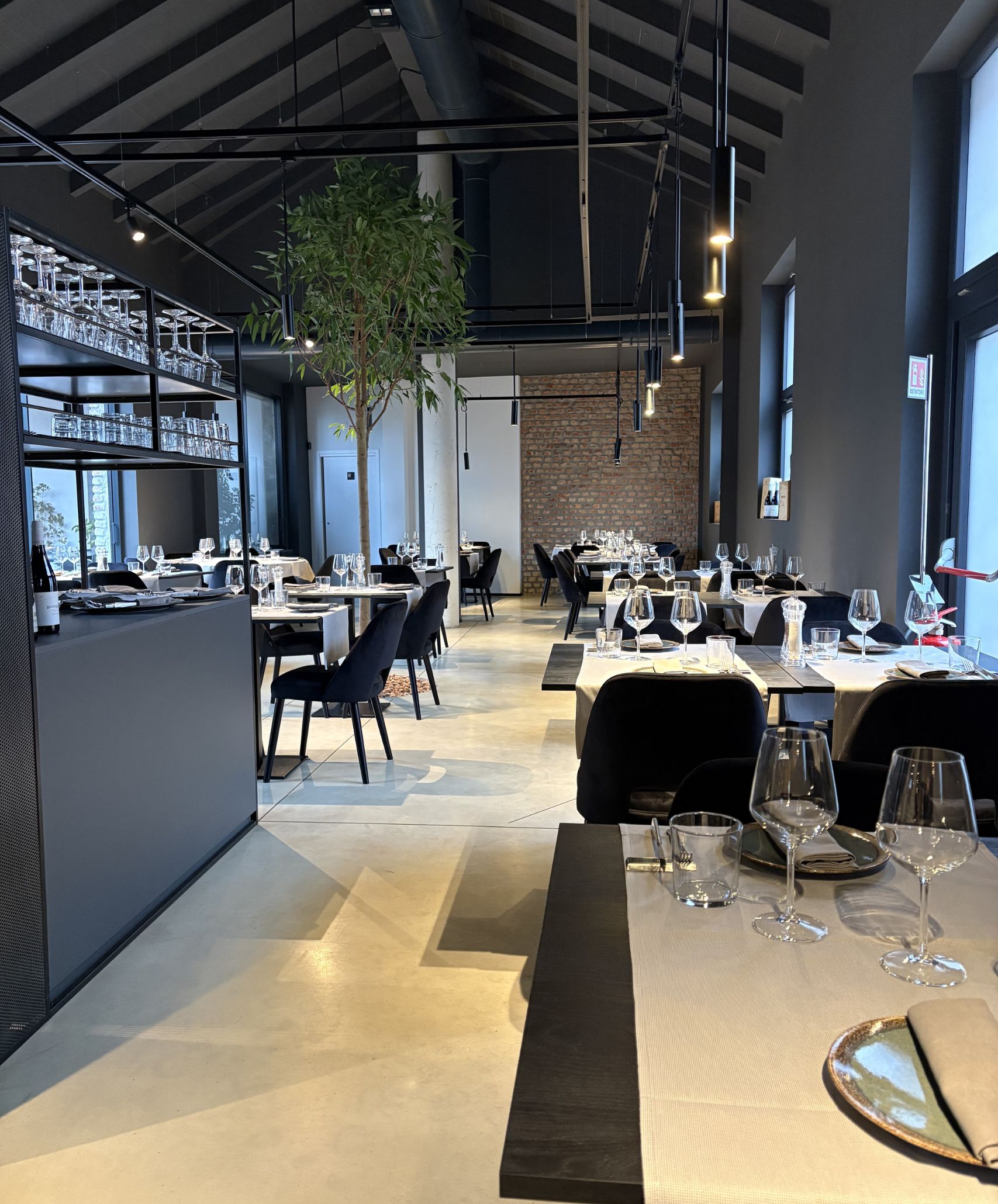 Tavola apparecchiata per evento speciale da MangiaFuoco